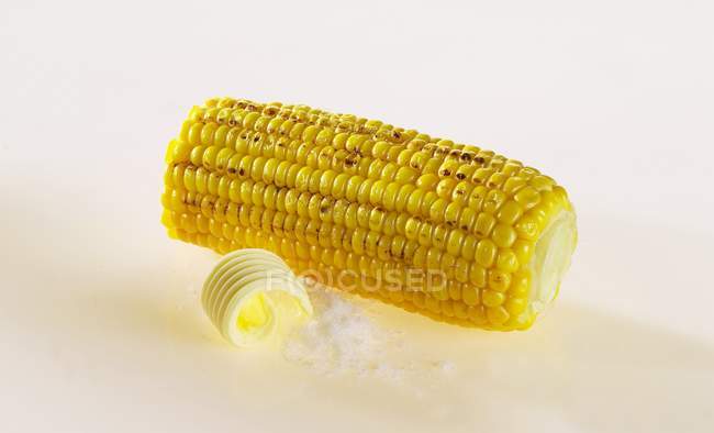 Смажена кукурудза на коб — стокове фото