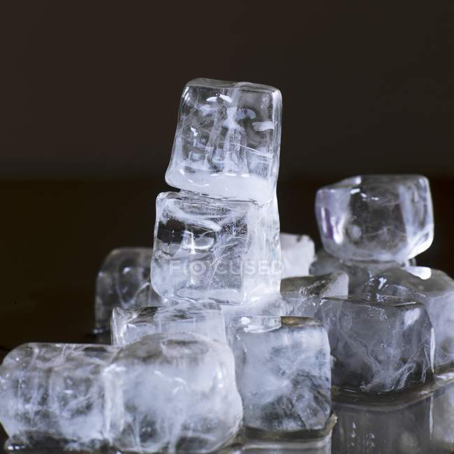 Кубики льоду з накопиченням — стокове фото