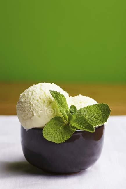 Peppermint ice cream — Stock Photo