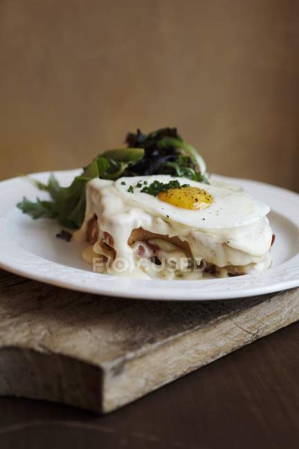 Closeup view of Croque Madame sandwich with fried egg and Bechamel sauce — Stock Photo
