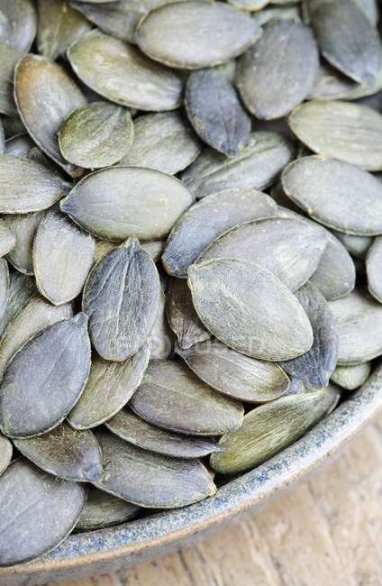 Bowl of pumpkin seeds — Stock Photo