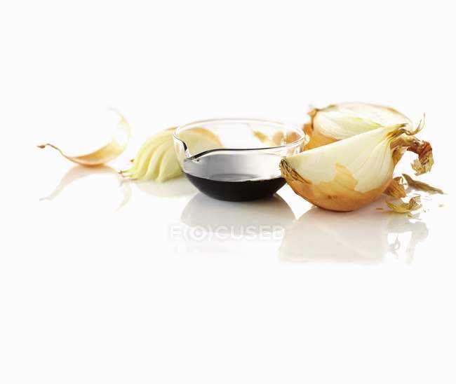 Cebollas y vinagre balsámico - foto de stock
