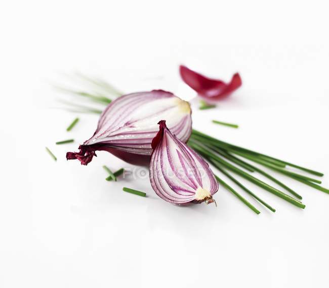 Sliced Red onion and chives — Stock Photo