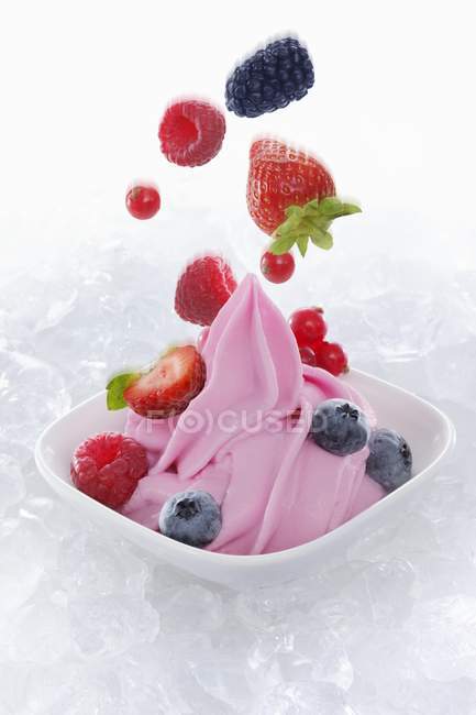 Gelato allo yogurt alla bacca — Foto stock
