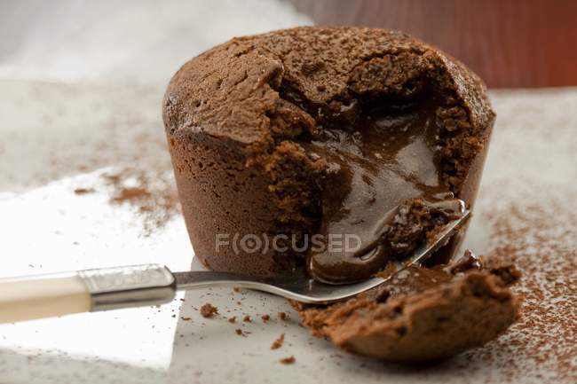 Soft-centred chocolate pudding — Stock Photo