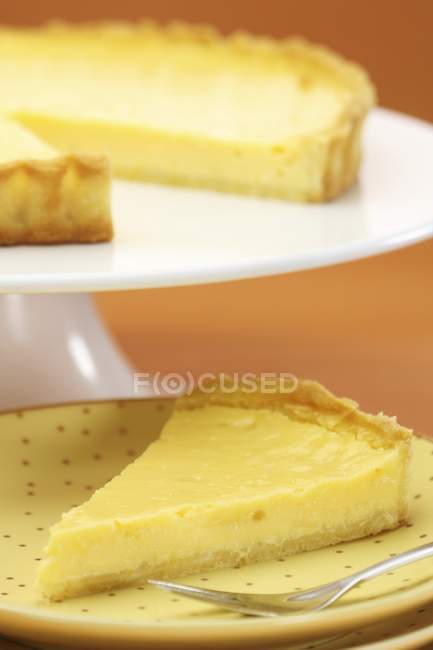 Crostata al limone e fetta — Foto stock
