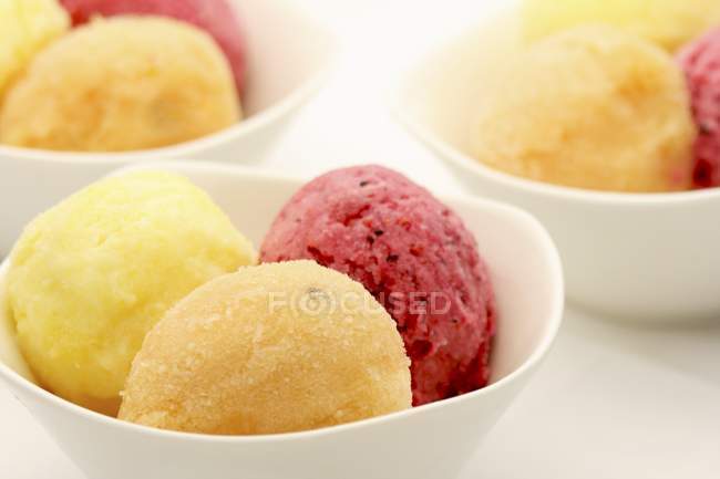 Papaia, granadilla e sorvete de baga — Fotografia de Stock