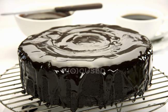Iced chocolate cake — Stock Photo