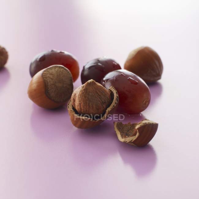 Hazelnuts and red grapes — Stock Photo