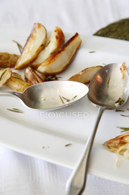 Potato wedges with rosemary — Stock Photo
