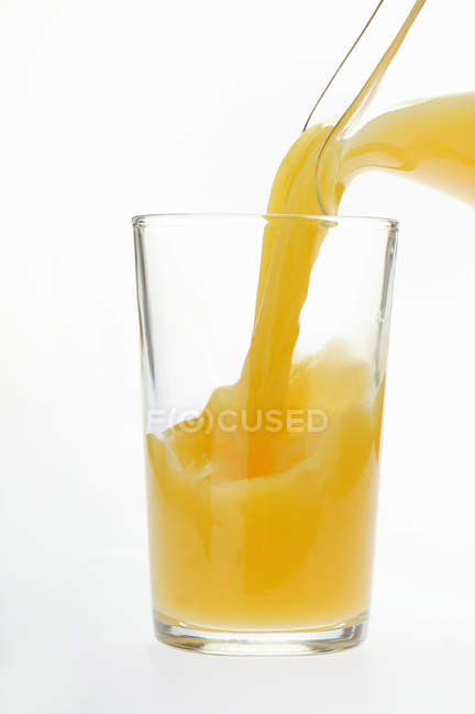 Pouring orange juice — Stock Photo