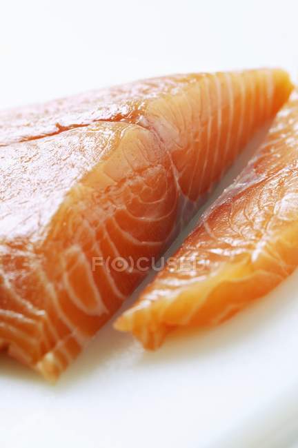Filete de salmón fresco para sushi - foto de stock