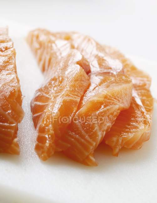 Rodajas de sashimi de salmón - foto de stock