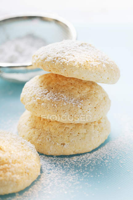 Sponge biscuits with icing sugar — Stock Photo