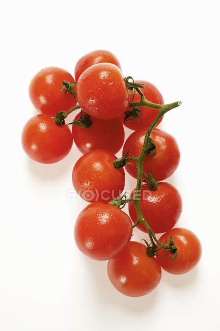 Tomates rojos de cereza - foto de stock