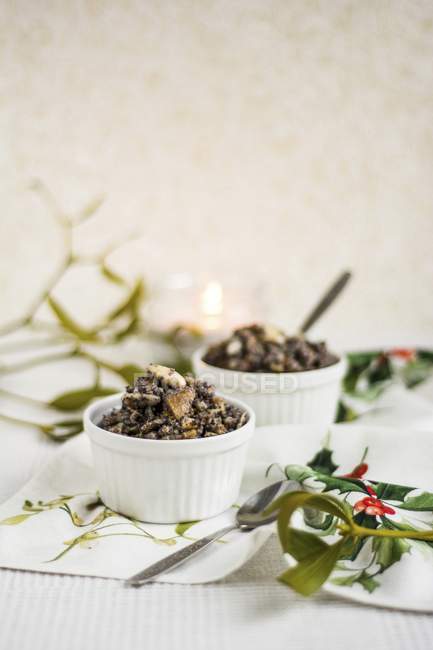 Vista close-up da sobremesa de Natal Kutia com sementes de papoila, trigo e frutas secas — Fotografia de Stock