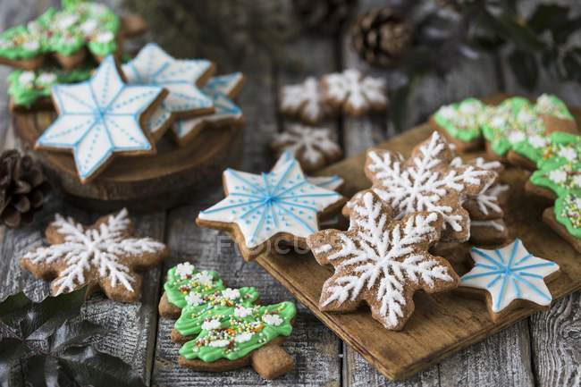 Gingerbread biscuits decorated with colourful icing — Stock Photo