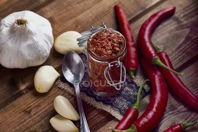 Vaso di pasta di peperoncino — Foto stock