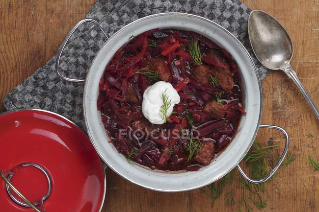 Beetroot stew with pork in pot — Stock Photo