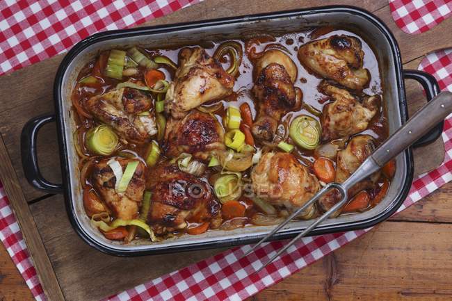 Rustic chicken stew with leeks — Stock Photo