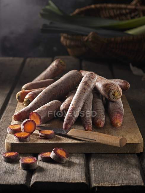 Cenouras roxas frescas — Fotografia de Stock