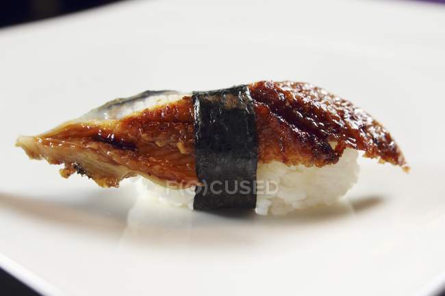Nigiri sushi con anguila - foto de stock
