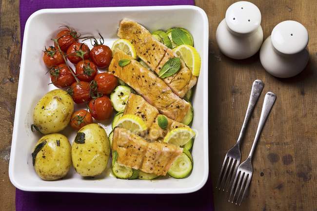 Soy salmon with potatoes and tomatoes — Stock Photo