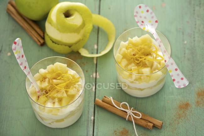 Ricotta et dessert aux pommes — Photo de stock