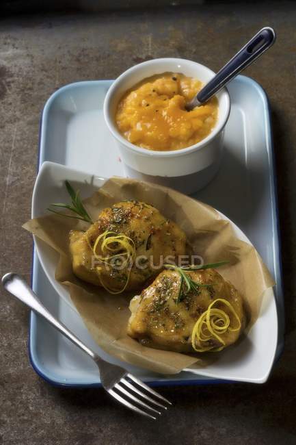 Chicken with mashed potatoes — Stock Photo