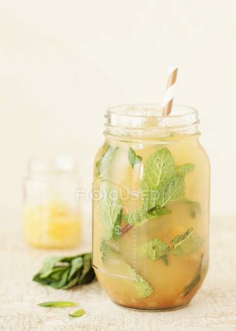Cocktail made with bourbon — Stock Photo