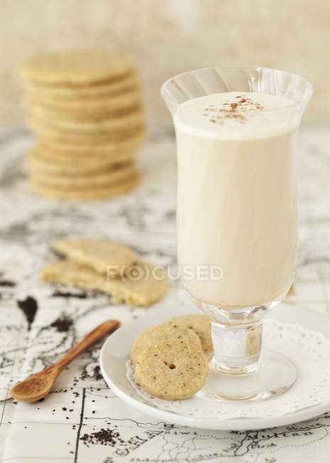 Closeup view of chai and tea biscuits — Stock Photo