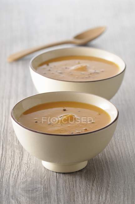 Crema de sopa de calabaza con nuez moscada - foto de stock