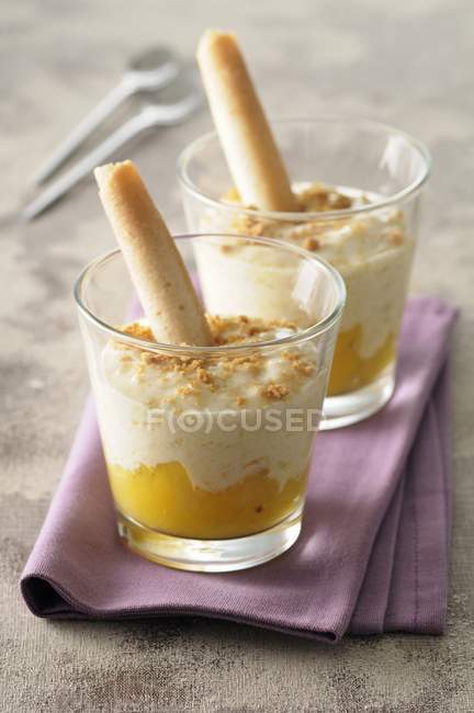 Closeup view of mango cream with wafer rolls — Stock Photo
