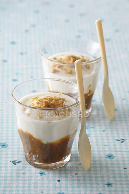 Greek yoghurt with milk — Stock Photo