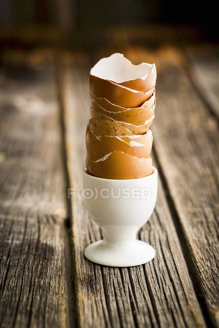 Gusci d'uovo vuoti impilati — Foto stock