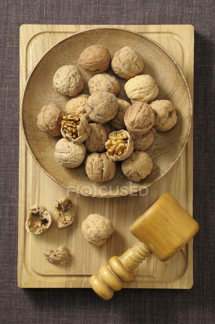 Walnuts unshelled and open — Stock Photo