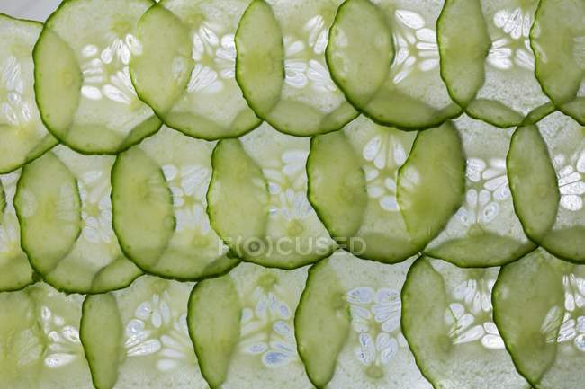 Pepino verde en rodajas - foto de stock