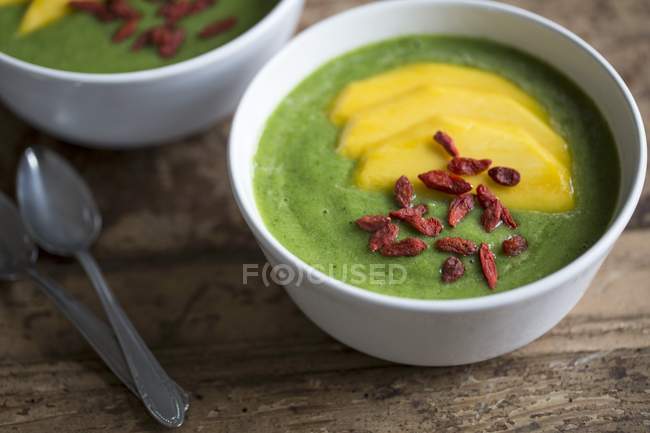 Green smoothie in bowl — Stock Photo