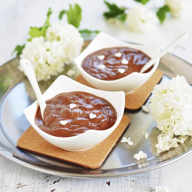 Bowls of chocolate pudding — Stock Photo