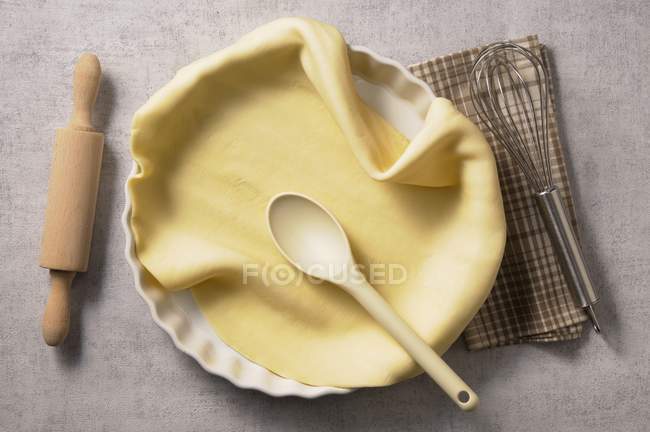 Pastelaria em um prato de torta — Fotografia de Stock