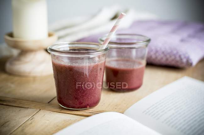 Beetroot smoothies with pears — Stock Photo