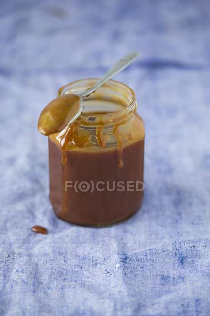 Homemade caramel sauce — Stock Photo