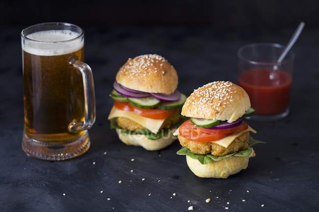 Вегетаріанські квіноа гамбургери — стокове фото
