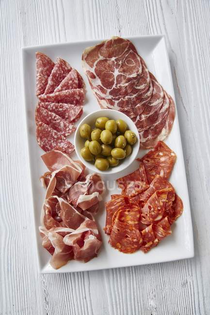 Platter with ham and olives — Stock Photo