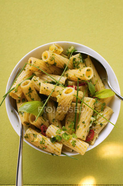 Rigatoni pasta with herbs and chili — Stock Photo