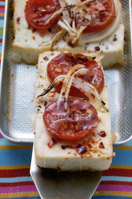 Spicy tofu slices with tomatoes — Stock Photo