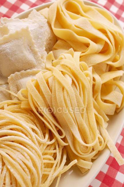 Homemade pasta and ravioli — Stock Photo