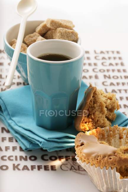 Taza de café espresso azul - foto de stock