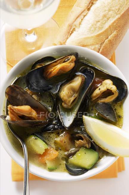 Mussel soup with courgettes — Stock Photo