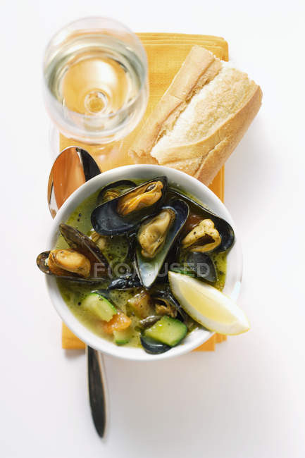Mussel soup with courgettes — Stock Photo